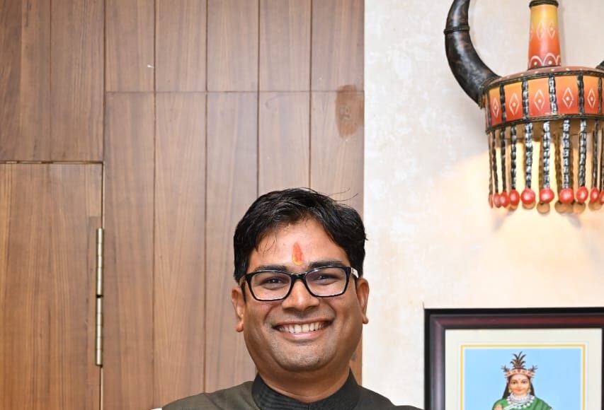 छत्तीसगढ़ के इतिहास में पहली बार पेश होगा पेपरलेस डिजिटल बजट,ब्रीफकेस पर भारत माता और छत्तीसगढ़ महतारी की तस्वीर दिखा रही विकसित भारत व विकसित छत्तीसगढ़ की परिकल्पना
