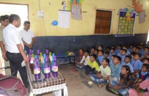 खरोरा तहसीलों में बने मतदान केन्द्रों के निरीक्षण में करने पहुंचे थे कलेक्टर और एसएसपी तत् पश्चात चिचोली में बने स्कूल पहुंचकर विद्यार्थियों से पाठ्यक्रम से जुड़े सवाल पूछे…