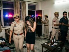 पकड़ा गया अय्याशी का अड्डा, शराब के साथ हर सुख सुविधा मिलती पकड़ी गई, लाखो का कैश व कंडोम के साथ अन्य आपत्ति जनक सामान बरामद