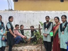 निखिल वाहिनी शिक्षण समिति ने मनाया 33वाँ स्थापना दिवस: मेधावी छात्र सम्मानित, टॉपरों ने किया वृक्षारोपण