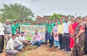 स्वामी आत्मानंद स्कूल रायखेड़ा में ‘एक पेड़ मां के नाम’ अभियान के तहत भारी वृक्षारोपण