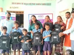अदाणी फाउंडेशन ने तिल्दा ब्लॉक में 4000 से अधिक विद्यार्थियों को वितरित किए स्कूल बैग